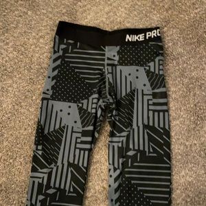 Nike pro Capri workout pants